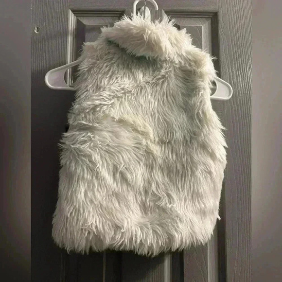 Disney Frozen faux fur vest with Elsa embroidered patch size S/P any fan of Elsa - Picture 2 of 8